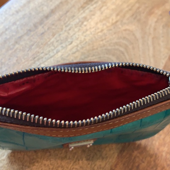 Dooney and Bourke wristlet - Picture 4 of 4